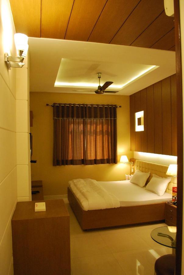Hotel Arina Inn Nueva Delhi Exterior foto