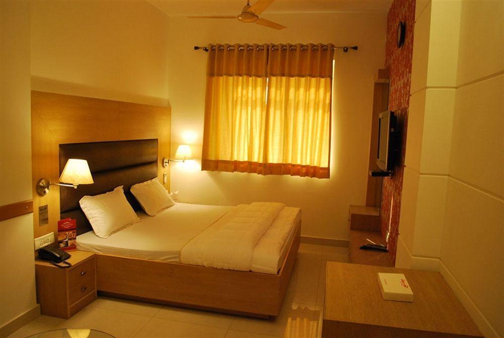 Hotel Arina Inn Nueva Delhi Exterior foto