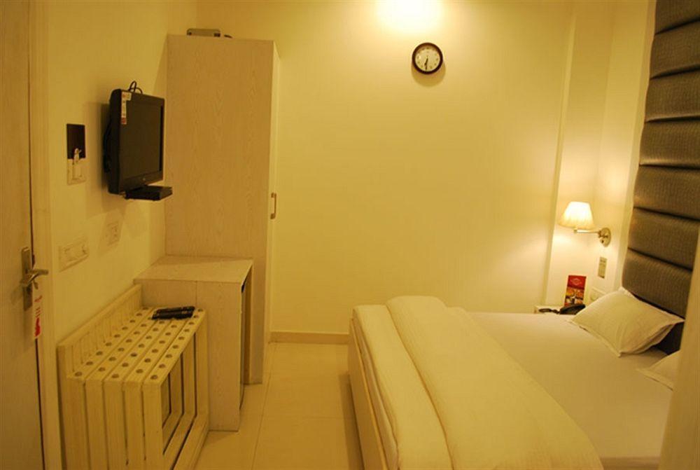 Hotel Arina Inn Nueva Delhi Exterior foto