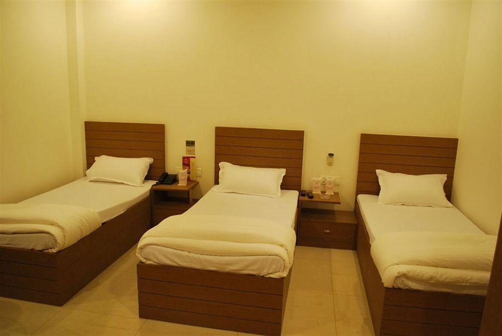 Hotel Arina Inn Nueva Delhi Exterior foto