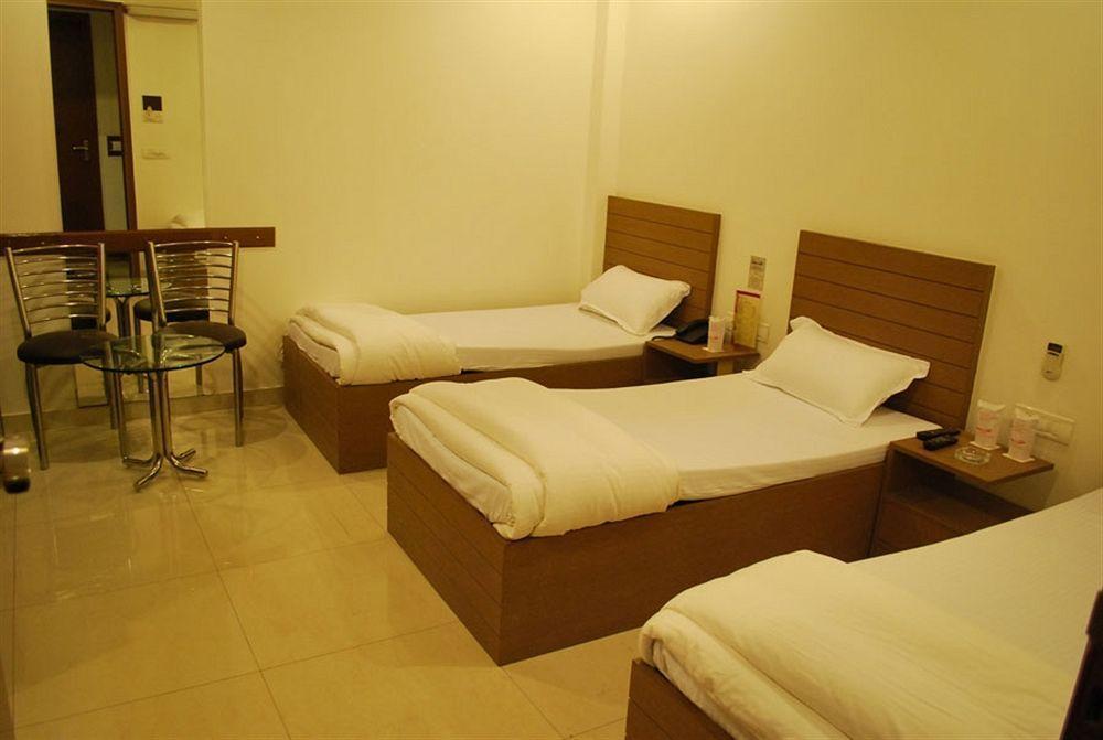 Hotel Arina Inn Nueva Delhi Exterior foto