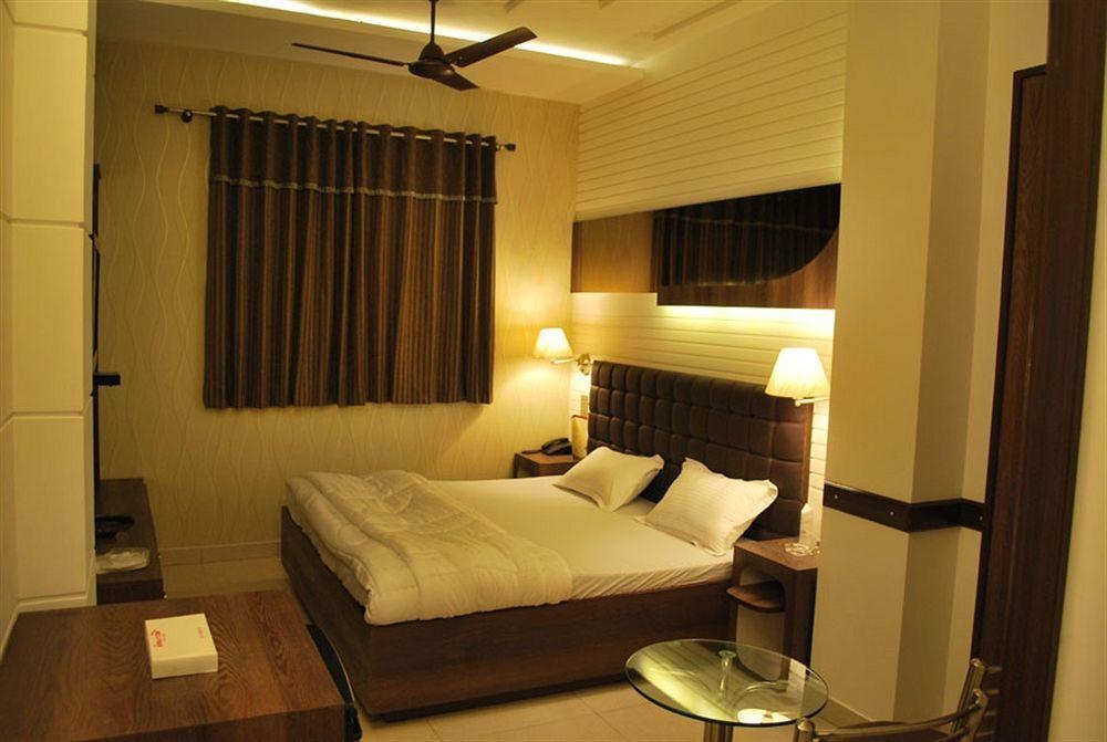 Hotel Arina Inn Nueva Delhi Exterior foto