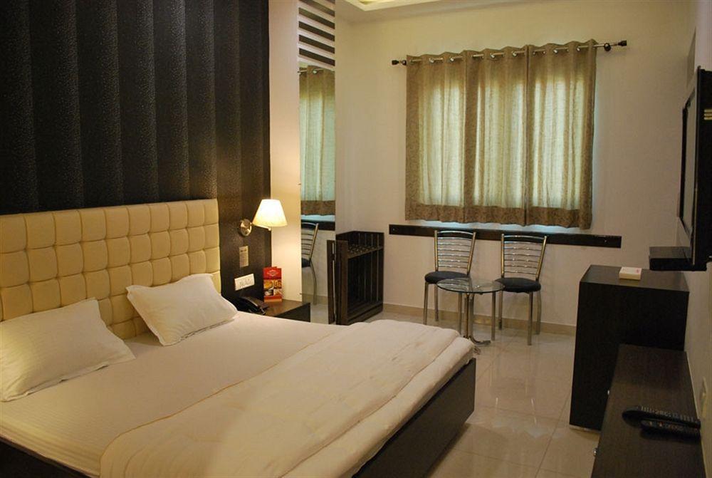 Hotel Arina Inn Nueva Delhi Exterior foto