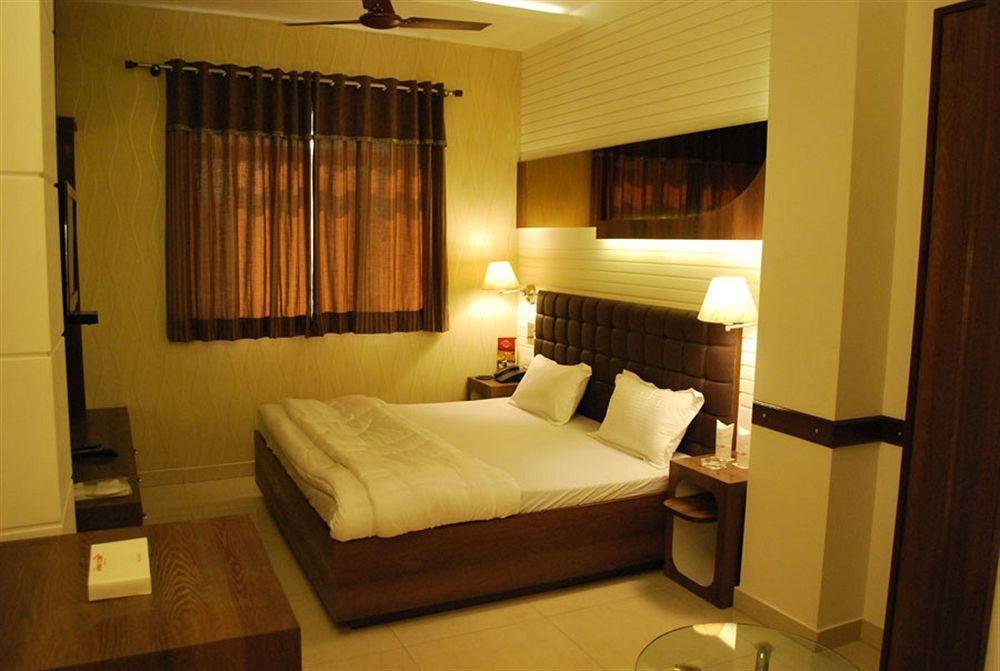 Hotel Arina Inn Nueva Delhi Exterior foto