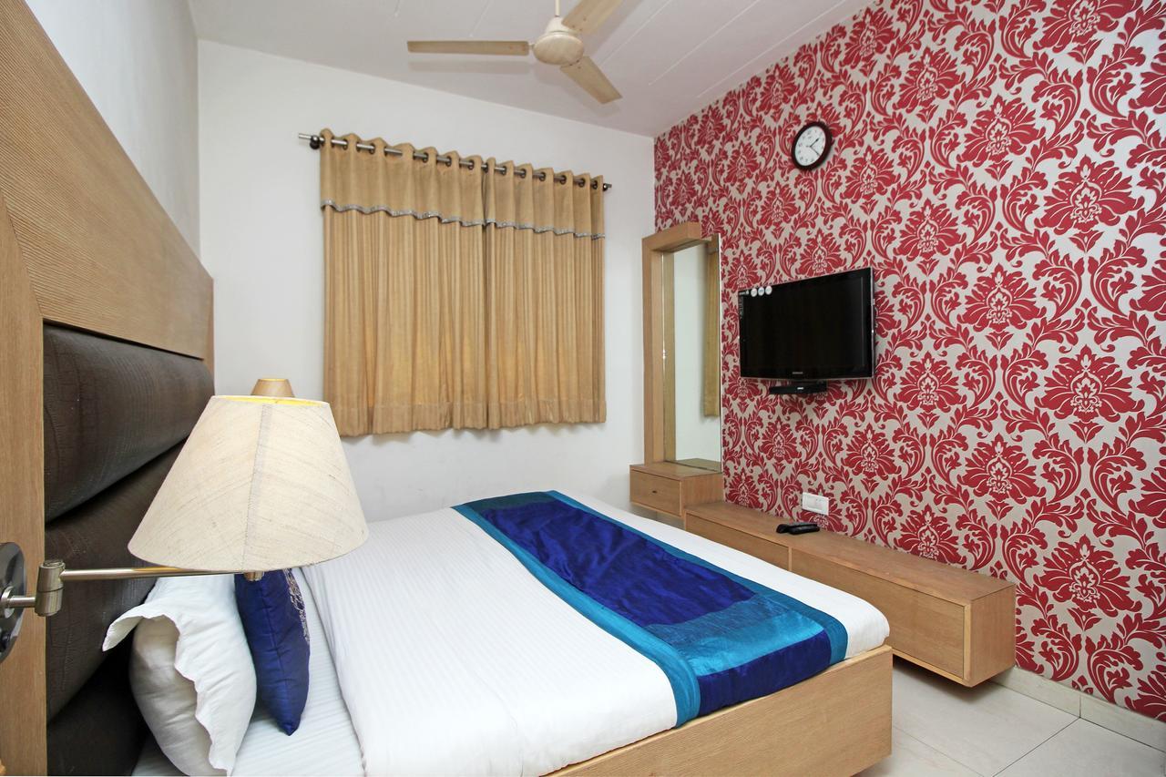 Hotel Arina Inn Nueva Delhi Exterior foto